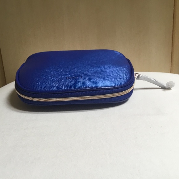 La Mer Blue Makeup Bag - Picture 5 of 9